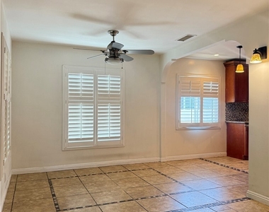 6517 White Oak Ave - Photo Thumbnail 3