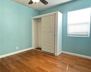 6517 White Oak Ave - Photo Thumbnail 12