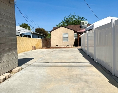 6517 White Oak Ave - Photo Thumbnail 15