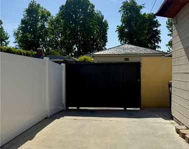 6517 White Oak Ave - Photo Thumbnail 14