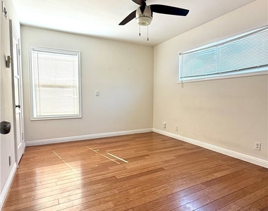 6517 White Oak Ave - Photo Thumbnail 7