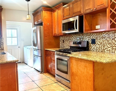 6517 White Oak Ave - Photo Thumbnail 5