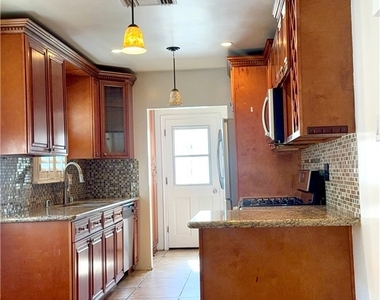 6517 White Oak Ave - Photo Thumbnail 6