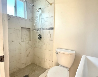 6517 White Oak Ave - Photo Thumbnail 8