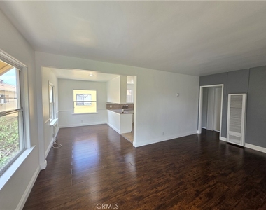 8706 Parthenia Place - Photo Thumbnail 6