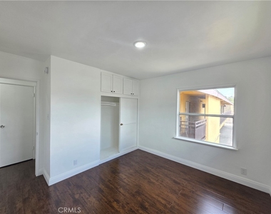 8706 Parthenia Place - Photo Thumbnail 11