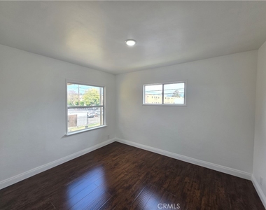 8706 Parthenia Place - Photo Thumbnail 10