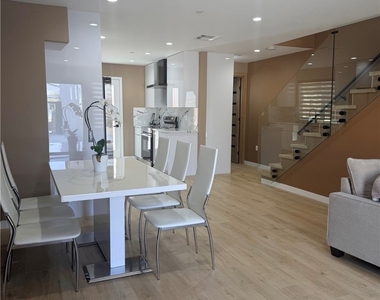 8242 Morse Ave - Photo Thumbnail 2