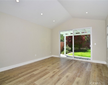 22446 Berdon Street - Photo Thumbnail 10