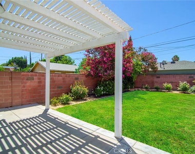 22446 Berdon Street - Photo Thumbnail 14