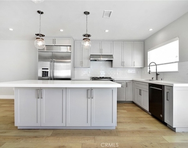 22446 Berdon Street - Photo Thumbnail 5