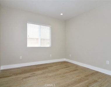 22446 Berdon Street - Photo Thumbnail 9