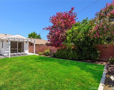 22446 Berdon Street - Photo Thumbnail 15