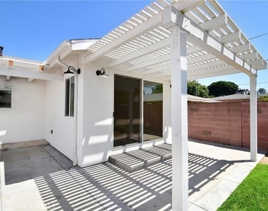 22446 Berdon Street - Photo Thumbnail 16