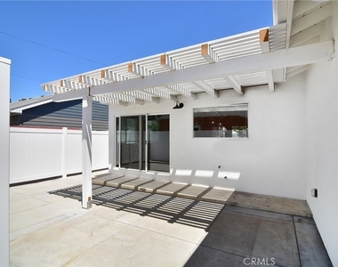 22446 Berdon Street - Photo Thumbnail 13
