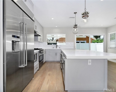 22446 Berdon Street - Photo Thumbnail 6