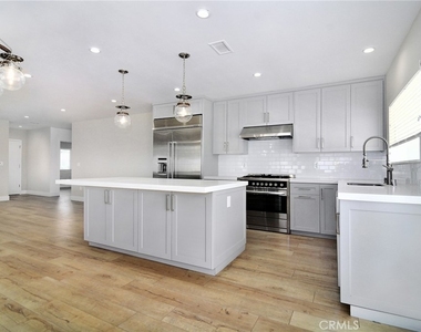 22446 Berdon Street - Photo Thumbnail 4