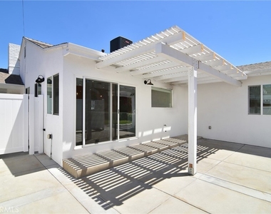 22446 Berdon Street - Photo Thumbnail 17
