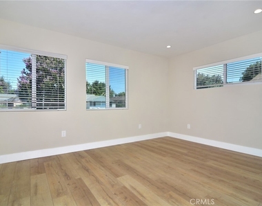 22446 Berdon Street - Photo Thumbnail 8