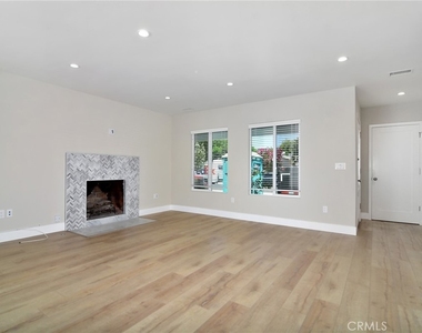22446 Berdon Street - Photo Thumbnail 7