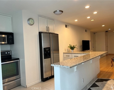 10747 Wilshire Boulevard - Photo Thumbnail 11