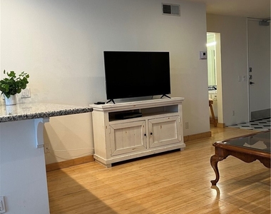 10747 Wilshire Boulevard - Photo Thumbnail 8