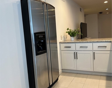 10747 Wilshire Boulevard - Photo Thumbnail 13