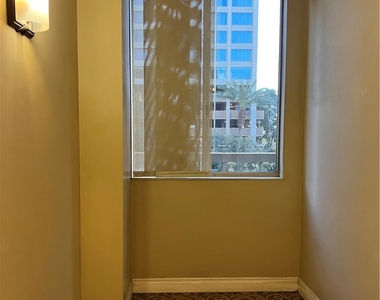 10747 Wilshire Boulevard - Photo Thumbnail 3