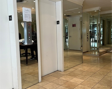 10747 Wilshire Boulevard - Photo Thumbnail 2