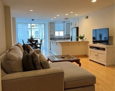 10747 Wilshire Boulevard - Photo Thumbnail 7