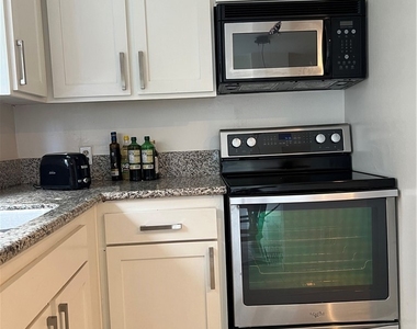 10747 Wilshire Boulevard - Photo Thumbnail 12