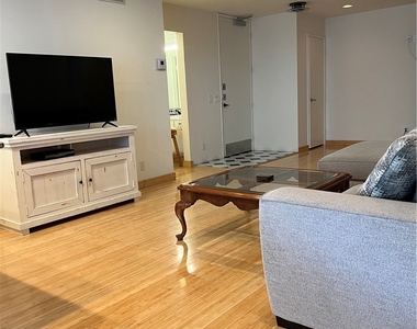 10747 Wilshire Boulevard - Photo Thumbnail 9