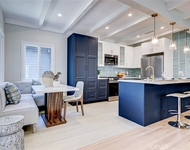 216 Monterey - Photo Thumbnail 3