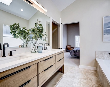 216 Monterey - Photo Thumbnail 22