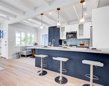 216 Monterey - Photo Thumbnail 6