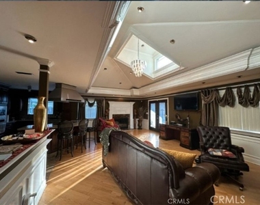 48 Jeanette Way - Photo Thumbnail 4