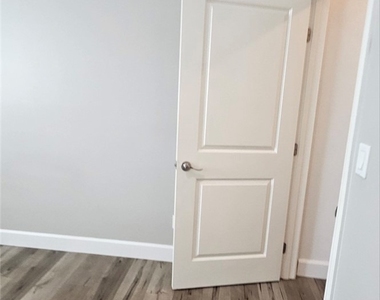 1536 E 87th - Photo Thumbnail 7
