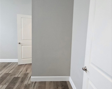 1536 E 87th - Photo Thumbnail 6