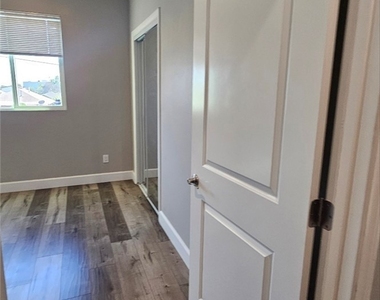 1536 E 87th - Photo Thumbnail 13