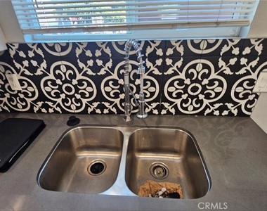 1536 E 87th - Photo Thumbnail 23