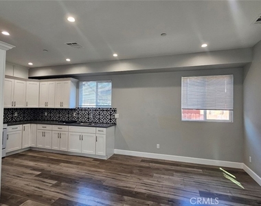 1536 E 87th - Photo Thumbnail 22