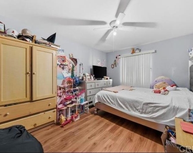 154 E 11th Street - Photo Thumbnail 11