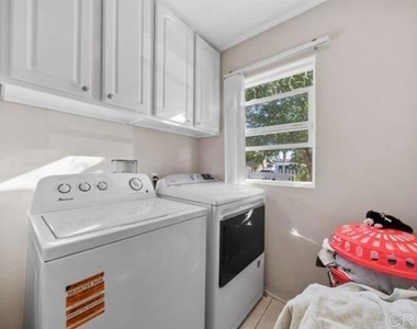 154 E 11th Street - Photo Thumbnail 8