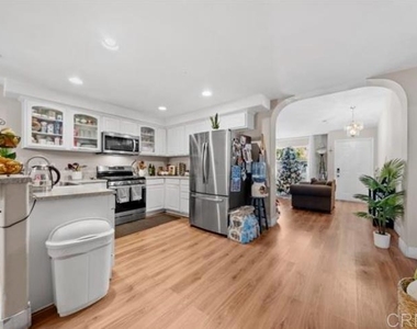 154 E 11th Street - Photo Thumbnail 4