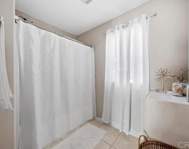 154 E 11th Street - Photo Thumbnail 10