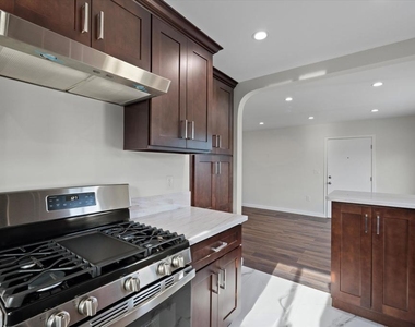 624 Silver Lake Boulevard - Photo Thumbnail 5
