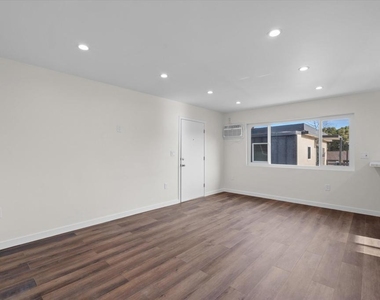 624 Silver Lake Boulevard - Photo Thumbnail 3