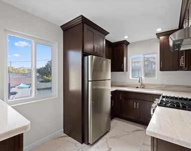 624 Silver Lake Boulevard - Photo Thumbnail 4