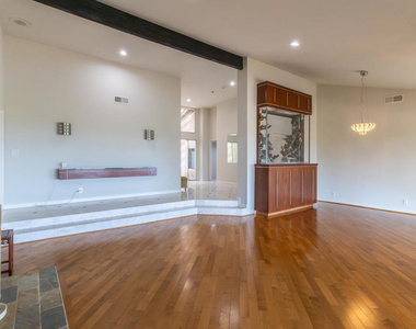 1212 Arno Drive - Photo Thumbnail 8