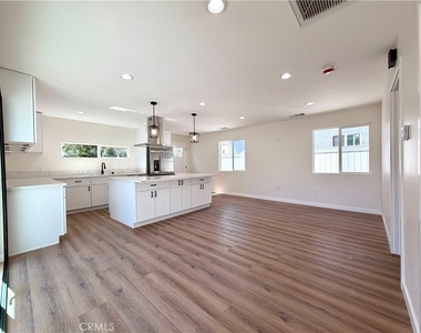 18756 Cohasset Street - Photo Thumbnail 2